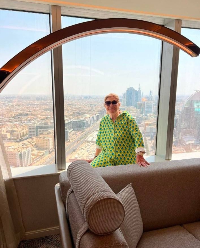 "حفيدها بالثوب السعودي".. شاهد : والدة رونالدو تنشر أحدث صور لها بعد وصولها إلى الرياض