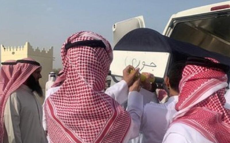 شاهد … تشييع جنازة الأطفال الـ 8 من قبيلة “عتيبة ” ضحايا حريق صباح الأحمد في الكويت