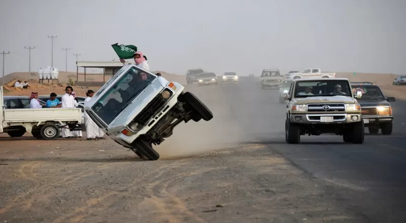 المرور السعودي يكشف ويحذر من مخالفة بسيطة لكن عقوبتها غرامة بستين الف ريال وحجز المركبة