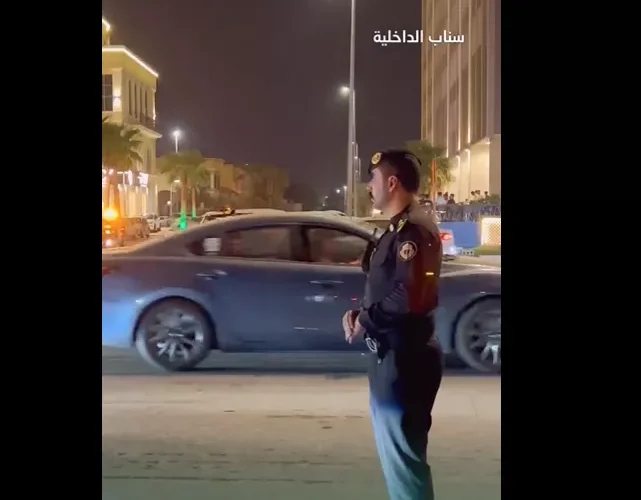شاهد لحظة ضبط دوريات الأمن بالشرقية مروج مخدرات