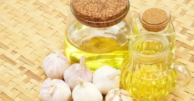 خلطة الثوم وزيت الزيتون علاج ومعجزة ربانية تعالجك اصعب امراض العصر خاصة عند الرجال!