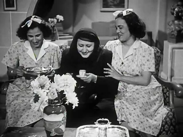 قالو عنها قبيحة وبشعة فهربت وحزنت وتركت التمثيل ونالت ارفع وسام من ربنا.. ذهبت للحج وتاهت هناك وعندما وجدها نجلها كانت صدمة العمر؟