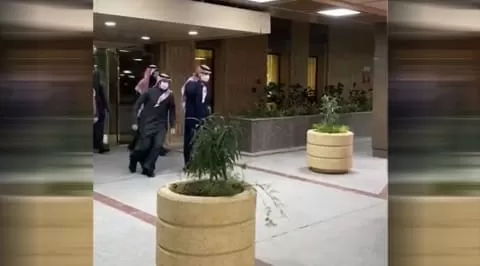 الفيديو الكامل لخروج محمد بن سلمان من المستشفى