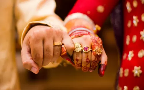 اراد الهروب من واجبات ليلة الدخلة ففعلت به عروسته ما لم يخطر على بال الشياطين