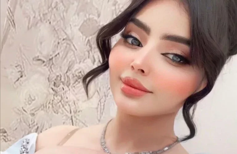 بالصور: زهور سعود تعود إلى عائلتها بعد حضورها زفاف أخيها