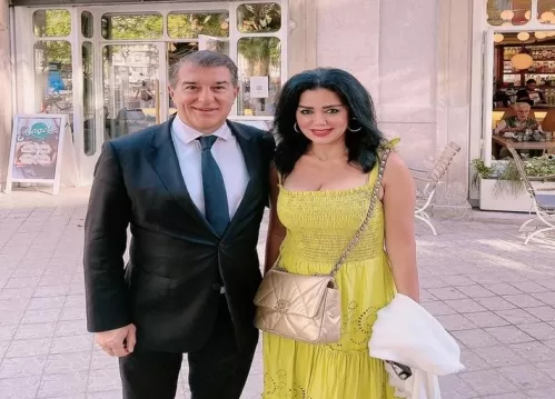 صدمة بعد الكشف عن ما قدمته رانيا يوسف لرئيس نادي برشلونة ليوافق على التصور معها