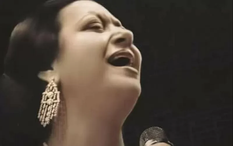 وصية أم كلثوم وطلبها من حارس قبرها قبل موتها صدم الجميع وكشف المستور عن كوكب الشرق