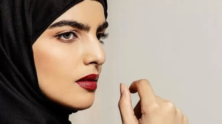 سارة الودعاني تشعل المملكة في فيديو كشفت فيه نتائـج مـراقبة زوجها وشقيقتها ترد