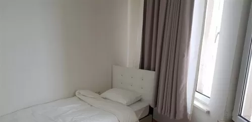 جارته القاصر في غرفة نومه وشقيقتها تنتظرها في ‘الجلوس’