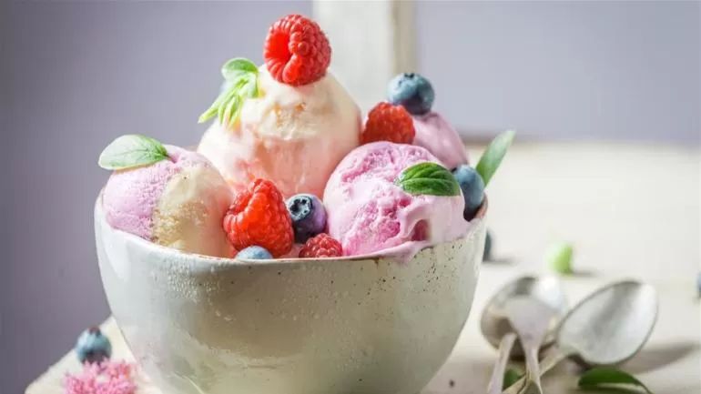 الآيس كريم أبرزها.. هذه أفضل الأطعمة للمصابين بأوميكرون