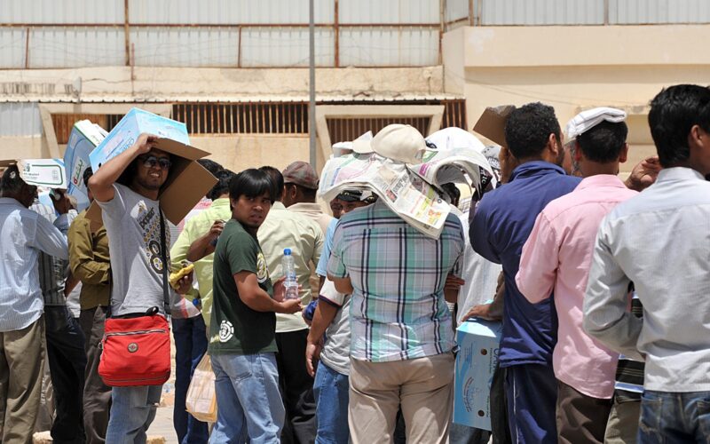 100 ألف مقيم يغادرون دولة خليجية دون عودة