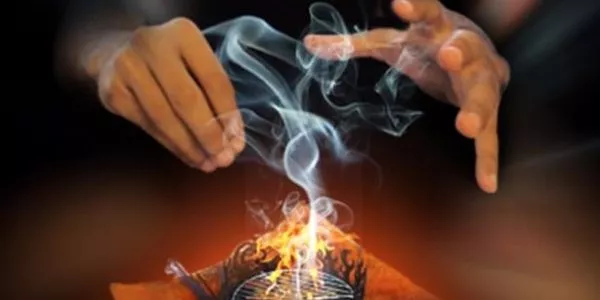 السعودية:قصة أشهر ساحر في مدينة جدة الذي تزاحم الناس عند منزله يطلبون السحر.شاهد التفاصيل