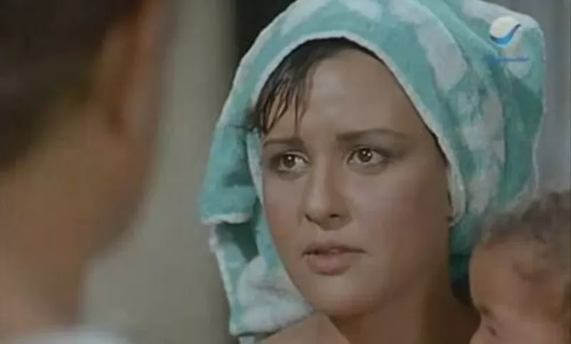 معالي زايد تروي في تسريب نادر ما فعله بها زوجها بعد ان شاهد المقاطع الساخنة لها من هذا الفيلم الممنوع من العرض وكيف تركها بلا ثياب تسترها وحلق لها شعرها على الزيرو