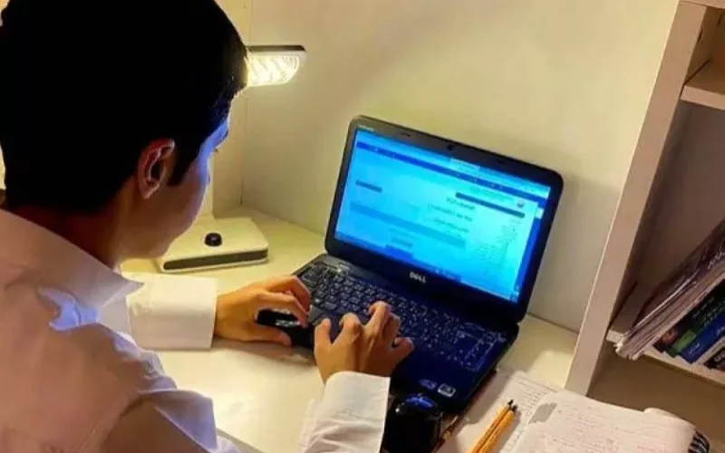 تعرف على الحالات التسعة التي تسمح بتعليق الدراسة الحضورية وتحويلها عن بعد في السعودية