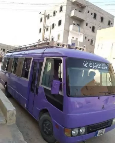 شاهد كيف حول يمني باصه إلى شكل يناسب رغبة اليمنيين ”صور”