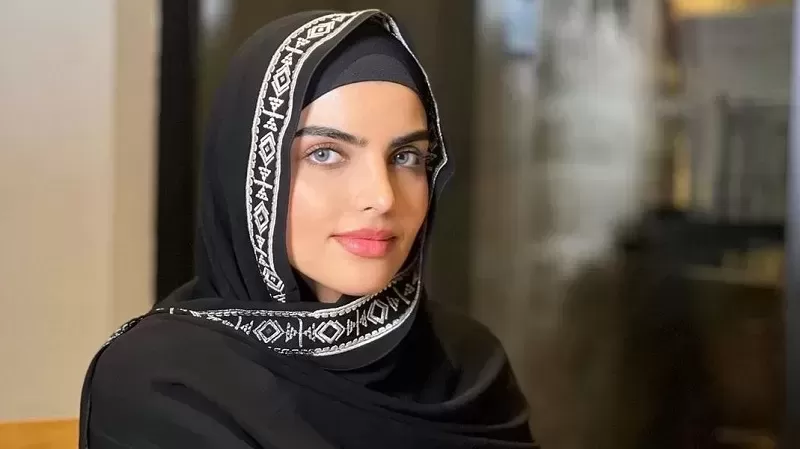 سارة الودعاني تشعل المملكة في فيديو كشفت فيه نـتـائج مراقبة زوجها وشقيقتها ترد