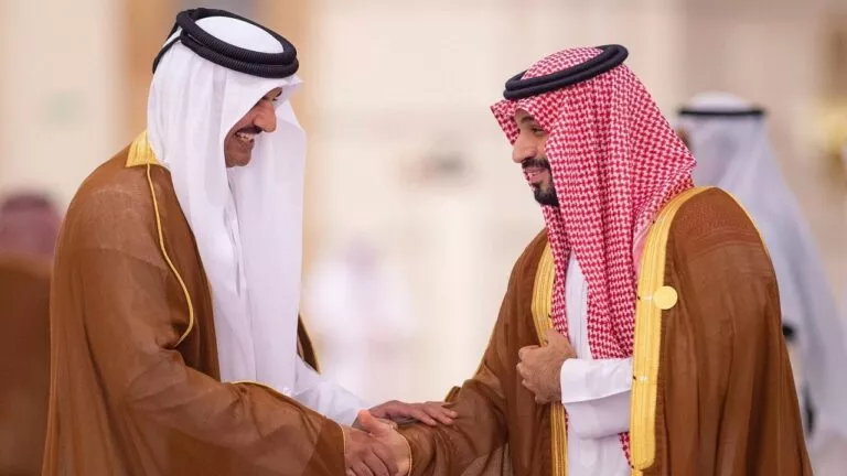 شاهد: فيديو يكشف الى أي مدى تطورت العلاقة الشخصية بين ولي العهد الامير محمد بن سلمان وأمير قطر؟