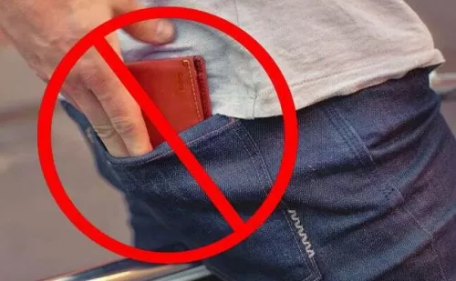 للرجال.. لهذه الأسباب احذر وضع المحفظة في جيب البنطال الخلفي