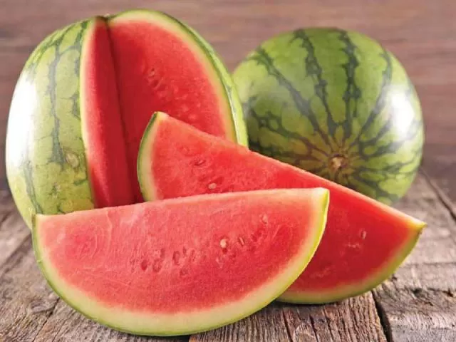 خمسة أشياء تساعدك في اختيار بطيخة حمراء وسكرية
