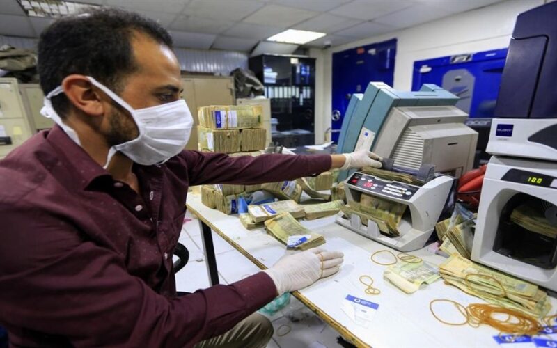 البنك المركزي ينفذ إجراءات لضبط سعر صرف الريال أمام العملات الأجنبية