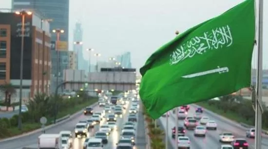 لأول مرة في المملكة.. شاهد: خدمة توصيل البريد السعودي عبر هذا الطائر! (فيديو)