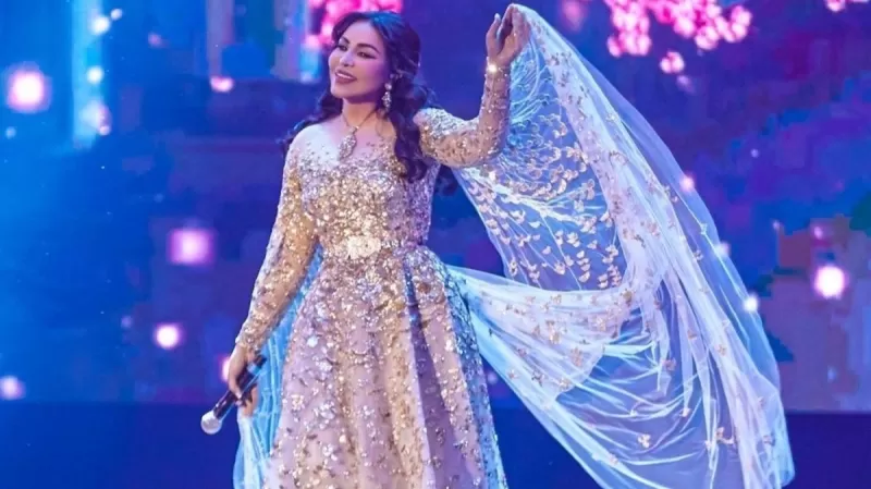 هدية محرجة من احلام لفنان سعودي شهير امام زوجها وهكذا علق الجمهور