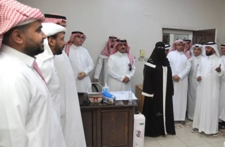شاهد: مديرة تعليم جدة تشعل السعودية بما فعلته مع المعلمات في زيارة لمدرسة شهيرة
