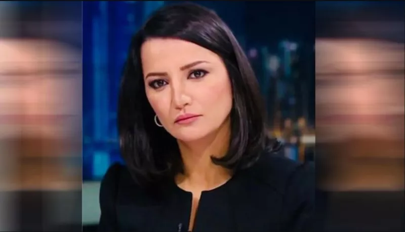 تفاصيل الفضيحة التي هزت قناة الجزيرة اليوم.. مذيعة شهيرة تصفع زميلها على الهواء بسبب حركة خاطئة معها