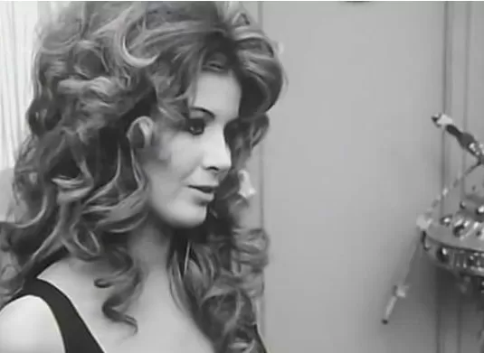 ميرفت امين خلعت كل ملابسها من اجل رشدي اباظة ثم توسلت لحذف المشاهد الفاضحة لكن ما حصل لها جعلها عبرة لباقي الفنانات