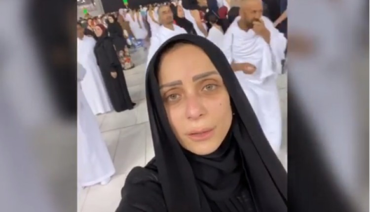 ريم البارودي تنفعل على مهاجمي صورتها أمام الكعبة