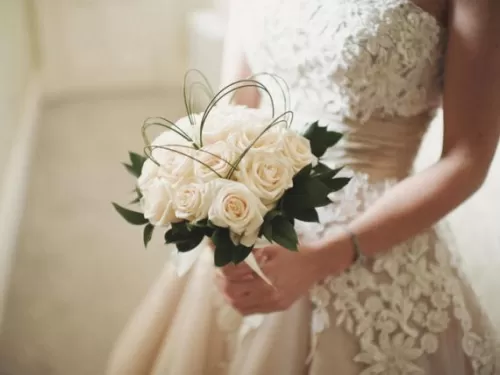 ذهبت إلى حفل زفاف حبيبها السابق وما فعلته مع العروسة صادم ولا يخطر على بال !.. والمملكة تشتعل