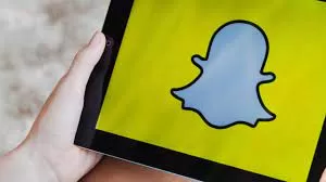 بسبب إعلانات سناب شات.. طلاق بعد 5 أشهر من الزواج يثير الجدل في السعودية (فيديو)