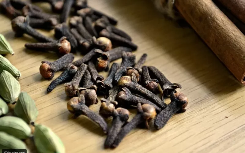 هذه المكونات الموجودة في حبة قرنفل تجعله اقوى من الفياجرا خاصة عند تناوله بهذه الطريقة