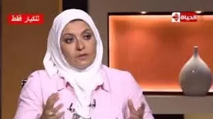 متصلة وقحة تنزع ثوب الخجل وتسأل: (جوزي عايز مني اعمل حاجة محرمة مع ضرتي بنفس الوقت أثناء معاشرتنا) .. ليأتيها رد غير متوقع من الدكتورة هبة قطب يصدم عمرو الليثي !!…!