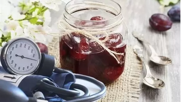 كوب من هذا المشروب يخلصك من الامساك وينهي الام البواسير ويعالج مشاكل الجهاز الهضمي بدون ادوية