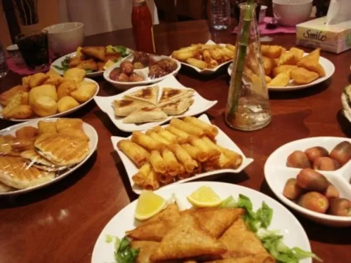 لن تصدق اين ينفق السعوديون والوافدون في المملكة ثلاثة وثلاثين مليار ريال سنوياً