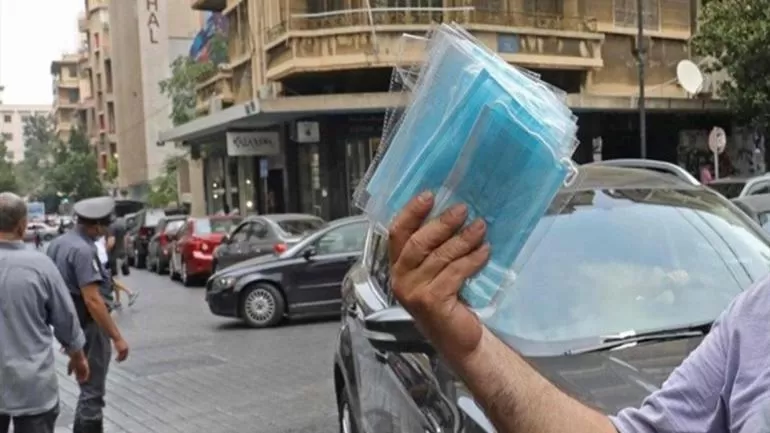 صورة تدمي القلوب من عاصمة الجمال العربي لما يحدث لرجل مُسن امام الجميع دون ان يتحرك احد