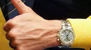 شاهد: سعر ساعة رونالدو بالريال السعودي يشعل السخط في المملكة