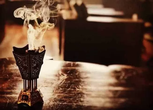 ماهو حكم استنشاق البخور في نهار رمضان وفقا للمذاهب الأربعة ؟ شاهد ماذا قال دار الإفتاء
