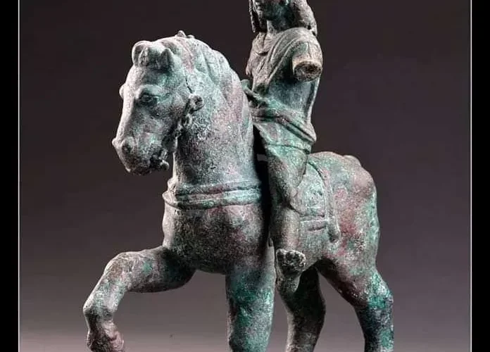 خالد الرويشان يكشف تفاصيل بيع قطعة أثرية من قبل الميلاد بثمن بخس في هذه الدولة وموقف الحكومة اليمنية صادم