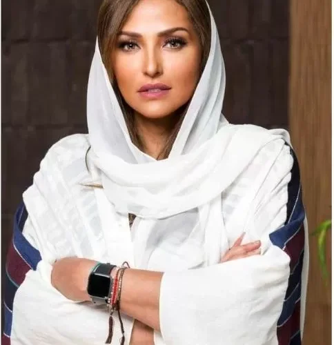 أميرة سعودية تشعل المملكة بإطلالة جريئة في ذكرى يوم العلم السعودي