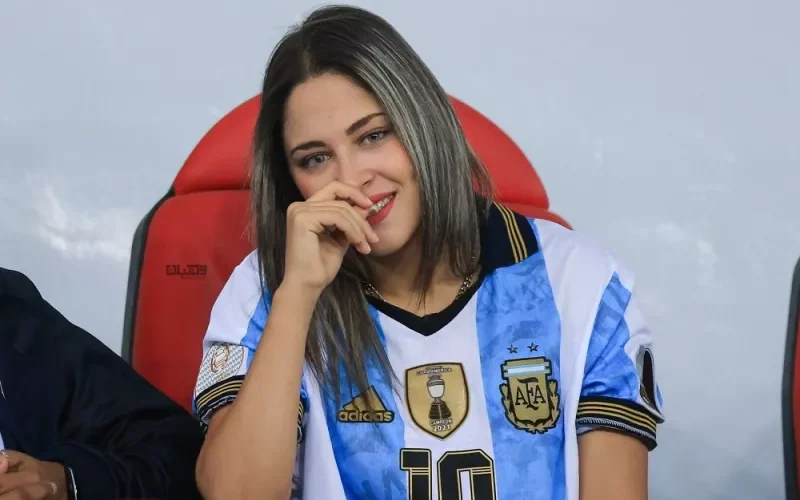 شاهد..  شباب جدة يلاحقون جميلة النادي الاهلي ويطلبون منها هذا الطلب المزعج