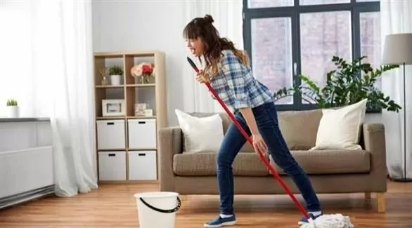 خلطة الملح الرهيبة لتلميع ارضية البيت بدون تعب بمسحه وحدة بس