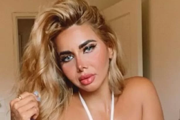 شاهد السعودية باربي نجد تنشر بكل وقاحة صورها من حوض الاستحمام والسعودية تشتعل من هول المنظر