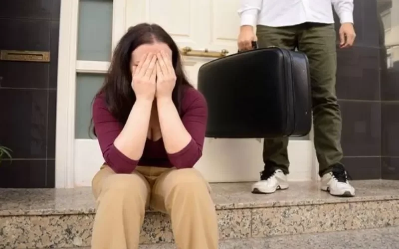 زوج يباغت زوجته الجميلة بطلب صادم وغير شرعي وقاضي المحكمة مذهول ولا يصدق ما يسمع