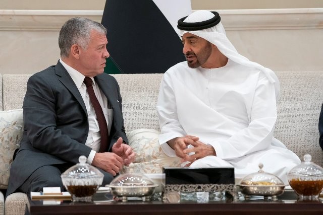 بعد اليمن وليبيا..”الإمارات” تشعل شرارة صراع داخلي في دولة عربية جديدة وزعيم الاخيرة ينساق لمخطط “أبو ظبي ” ويعلن الحرب على ” الأخوان” !