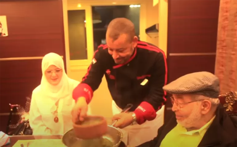 بعد تسريب فيديو له بصحبة زوجته شمس البارودي بأحد المطاعم شاهد حسن يوسف يرد على ذلك (فيديو)