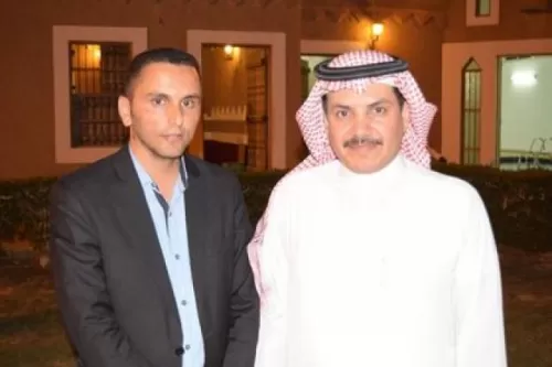 بعد ان اضطر الى مغادرة العمل .. وداع مؤثر من مغترب يمني لكفيله السعودي