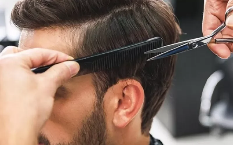 ضبط عاملة من هذه الجنسية تعمل في محل حلاقة رجالي في السعودية وتمارس هذا الفعل بالسر ..