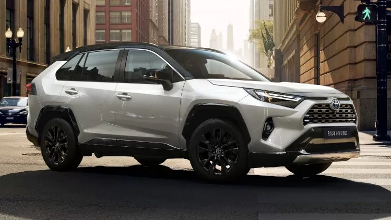 تعرف على مواصفات وسعره سيارة تويوتا راف فور RAV4 2023 في السعودية